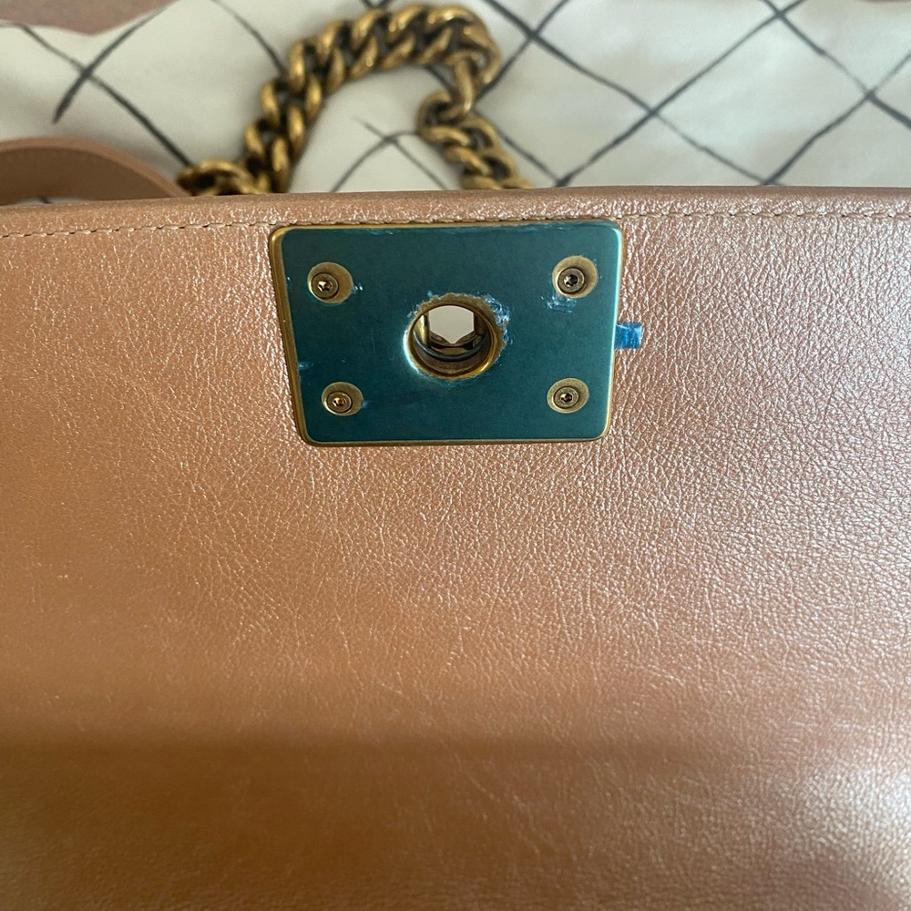 Chanel Le Boy Medium iridescent Bronze rose gold with Gold hardware - Picture 6 of 11